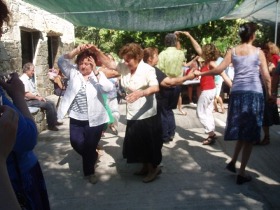Panagiri: tanzende Frauen
